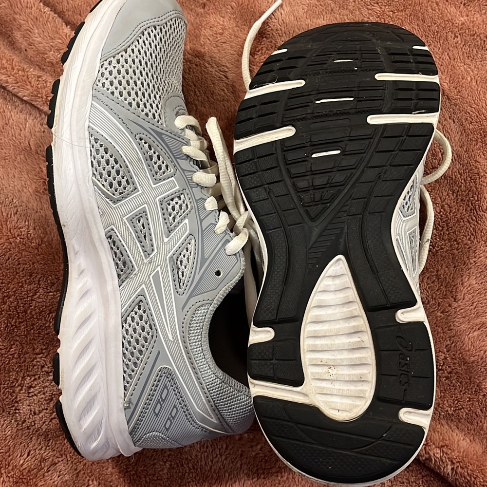 Women’s shoes